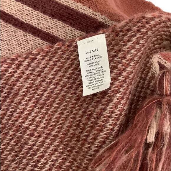 Treasure & Bond Open Front Tassel Knit Poncho In Pink Combo One Size - Picture 13 of 13